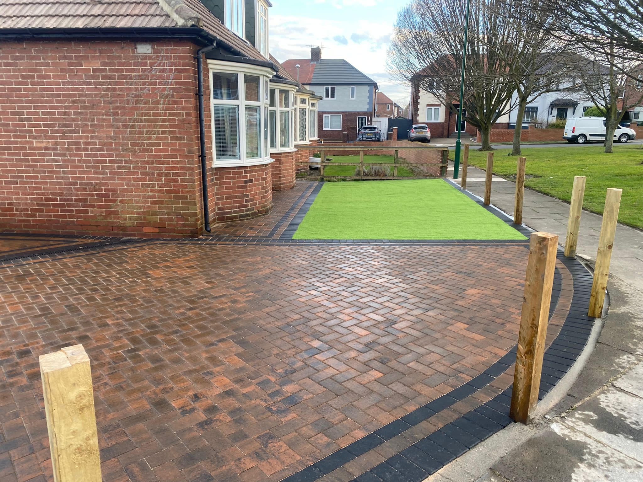 Brindle Block Paving with a double charcoal border