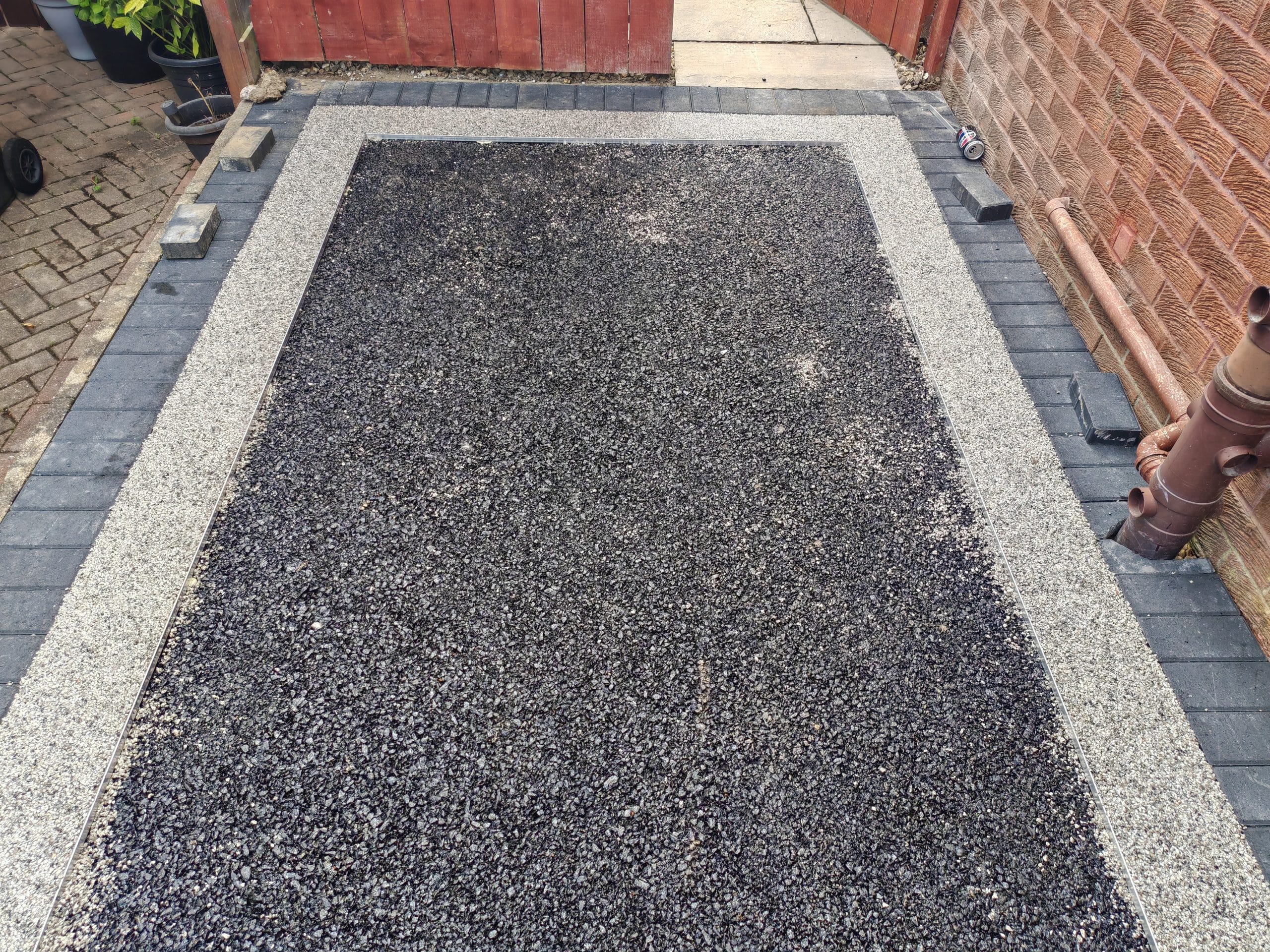 Titan silver border laid on a permeable tarmac base
